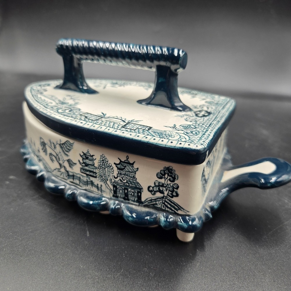 VTG Ceramic Iron Shaped Trinket Box Container & Lid Grannycore Japanese‎ Garden